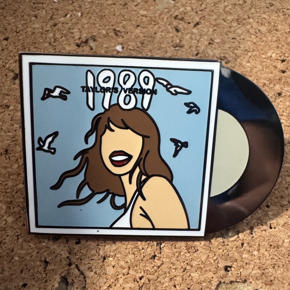 New Taylor Swift Version Enamel Lapel album Pin‎